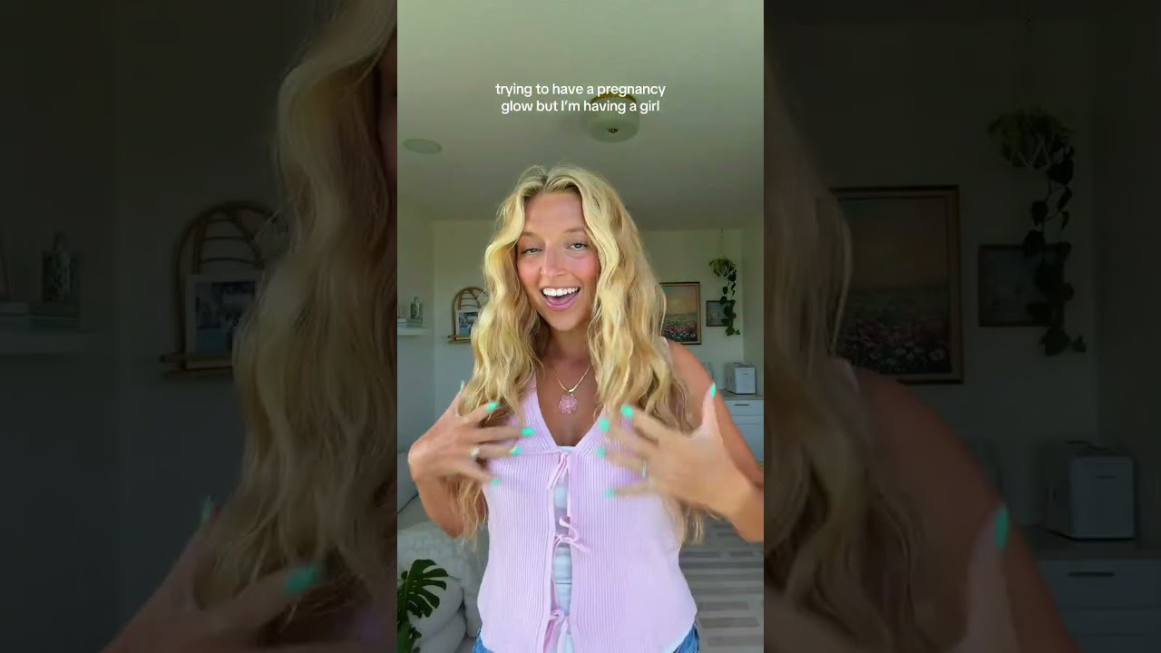 Она забирает мое сияние и вызывает у меня акне, как у беременных?? Но оно того стоит 🤭💓🧚