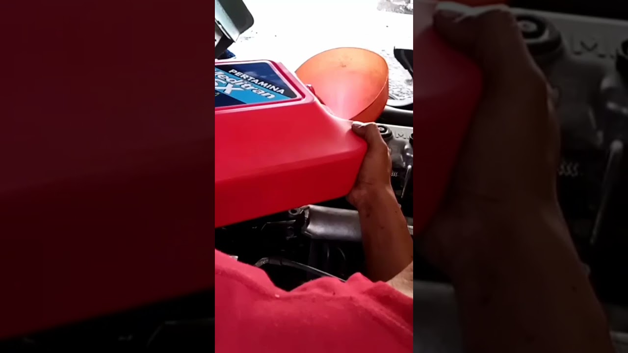 Truk Canter ganti oli pake pertamina Meditiran SX