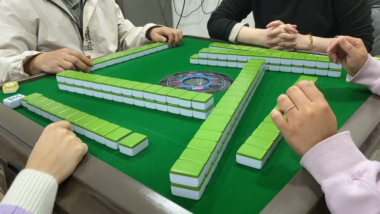 Mahjong279. 廣東牌10番512有花🀄️誇張局七回之三：莉莉同Calvin叔大小通吃，叮噹馬頭。￼