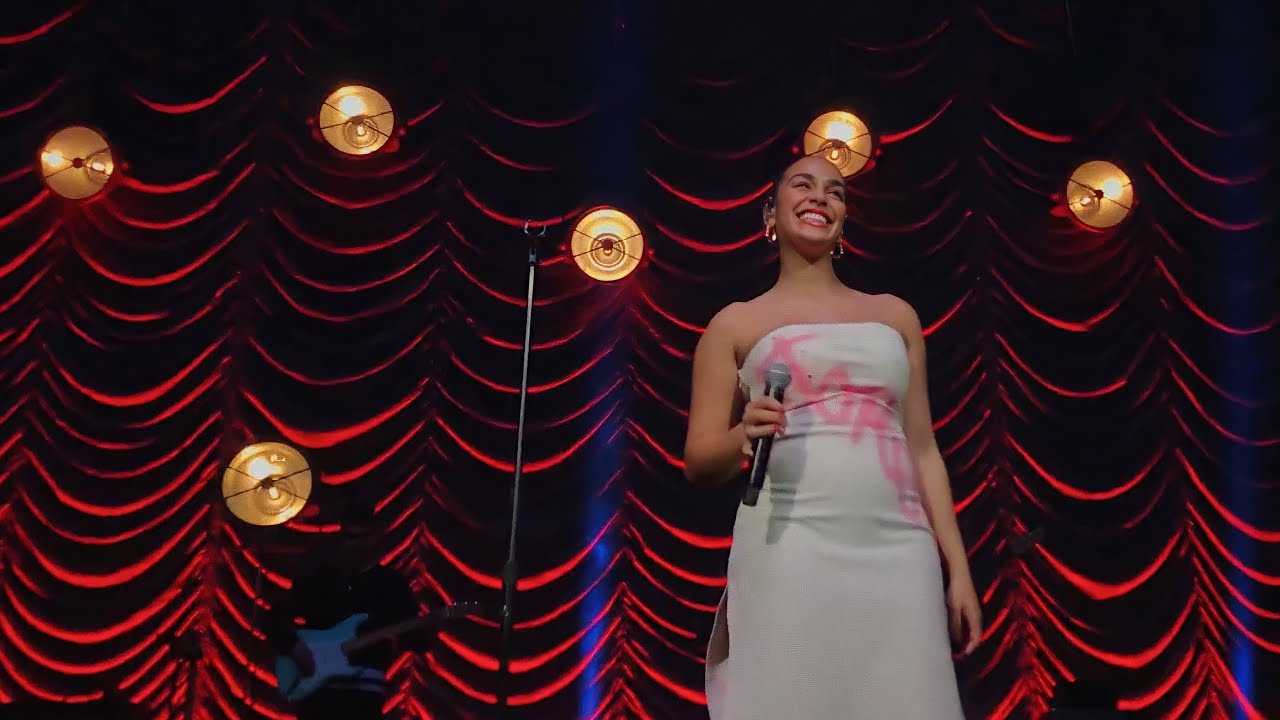 Jorja Smith - Let Me Down (Live in Atlanta 2018)