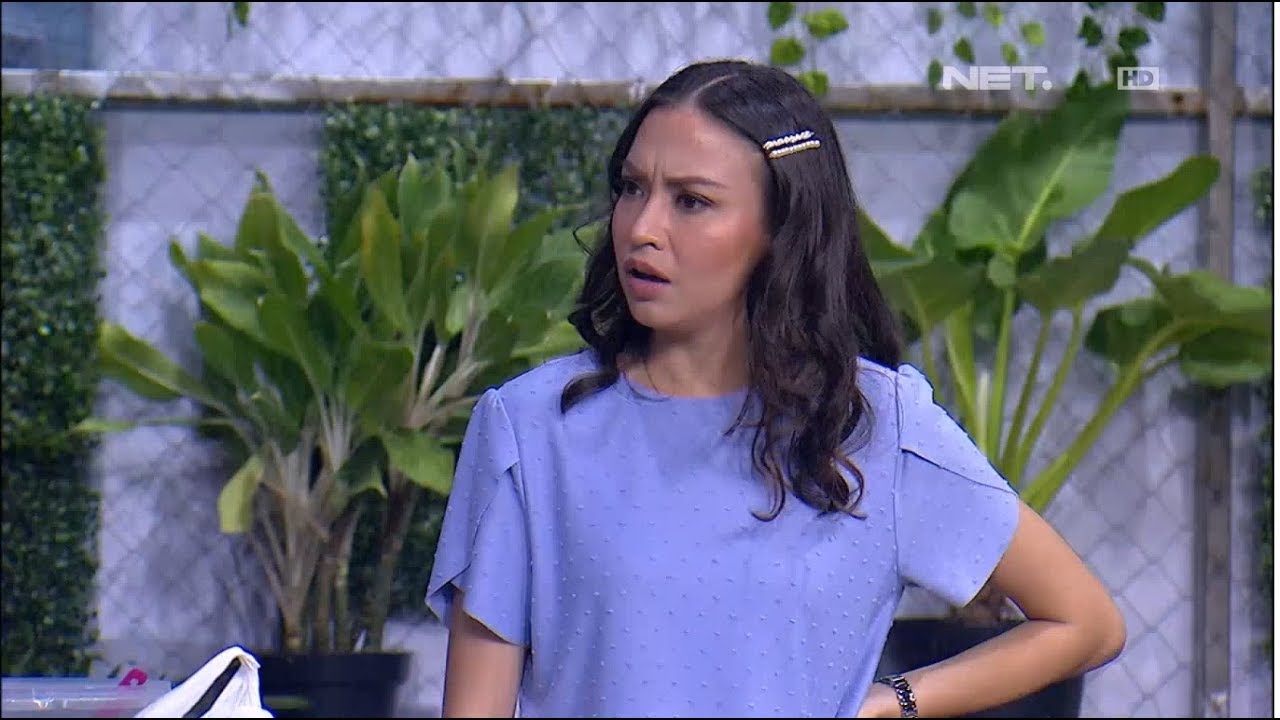 Cewek Ini Bikin Gak Laku Penjual Nihh