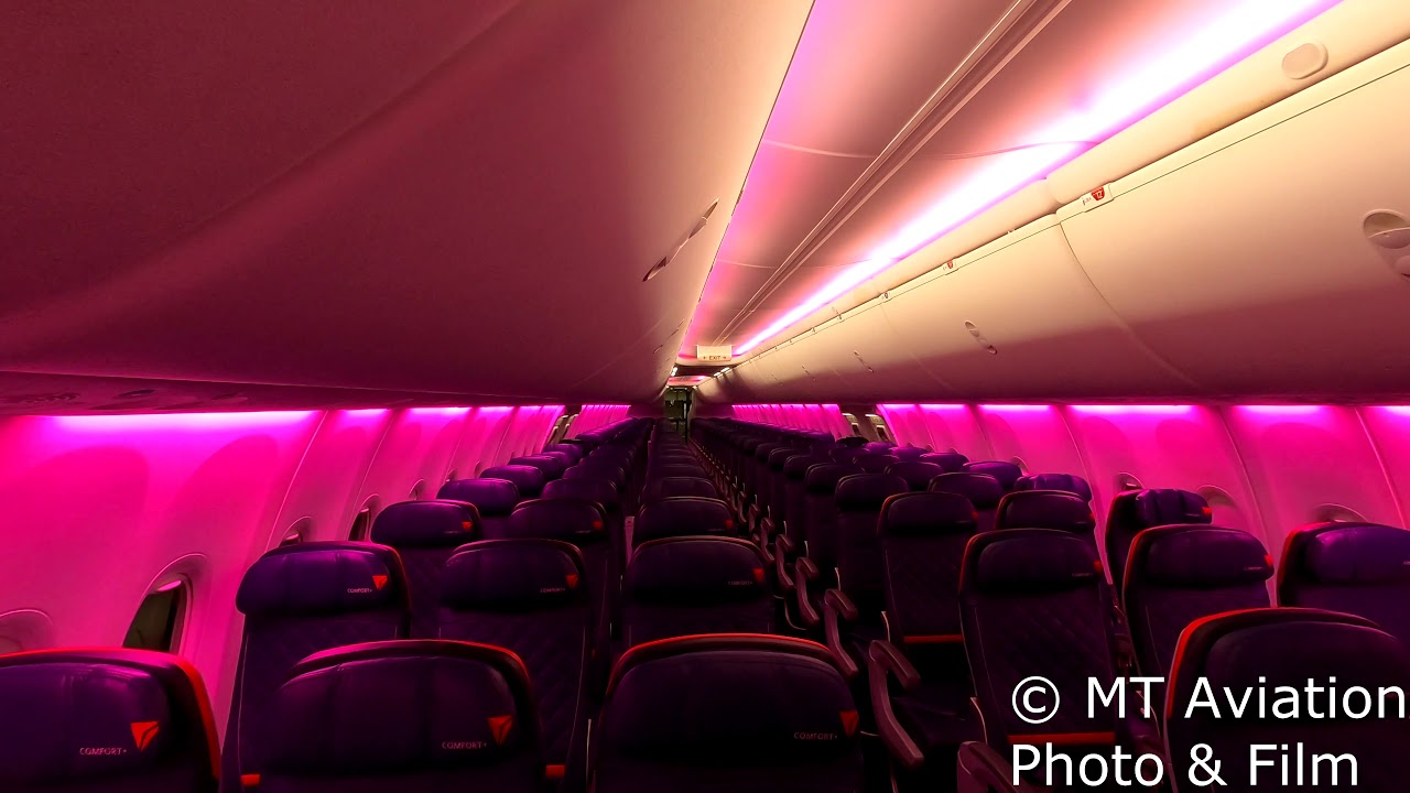 Boeing 737 Sky interior color light demo
