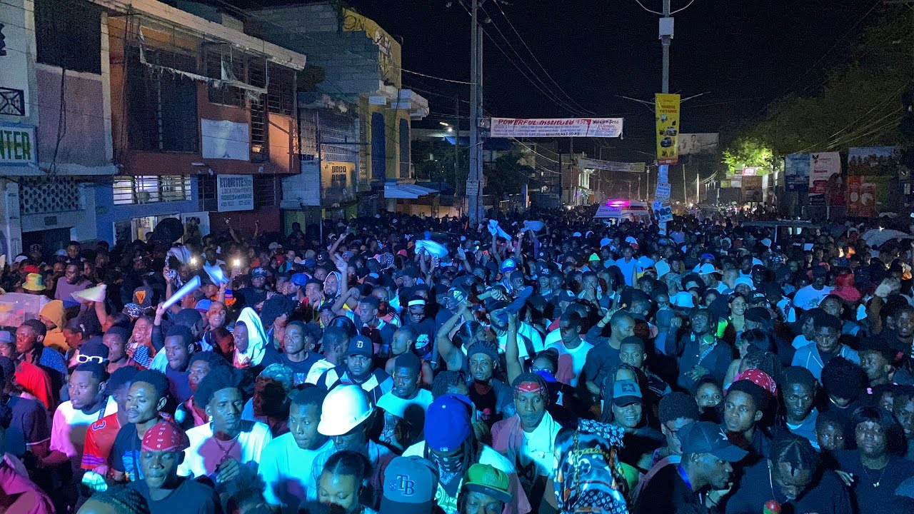 Roody Roodboy sakeje devan Paryaj Pam Petyon vil la pèp la rele anmwe pou Atis la