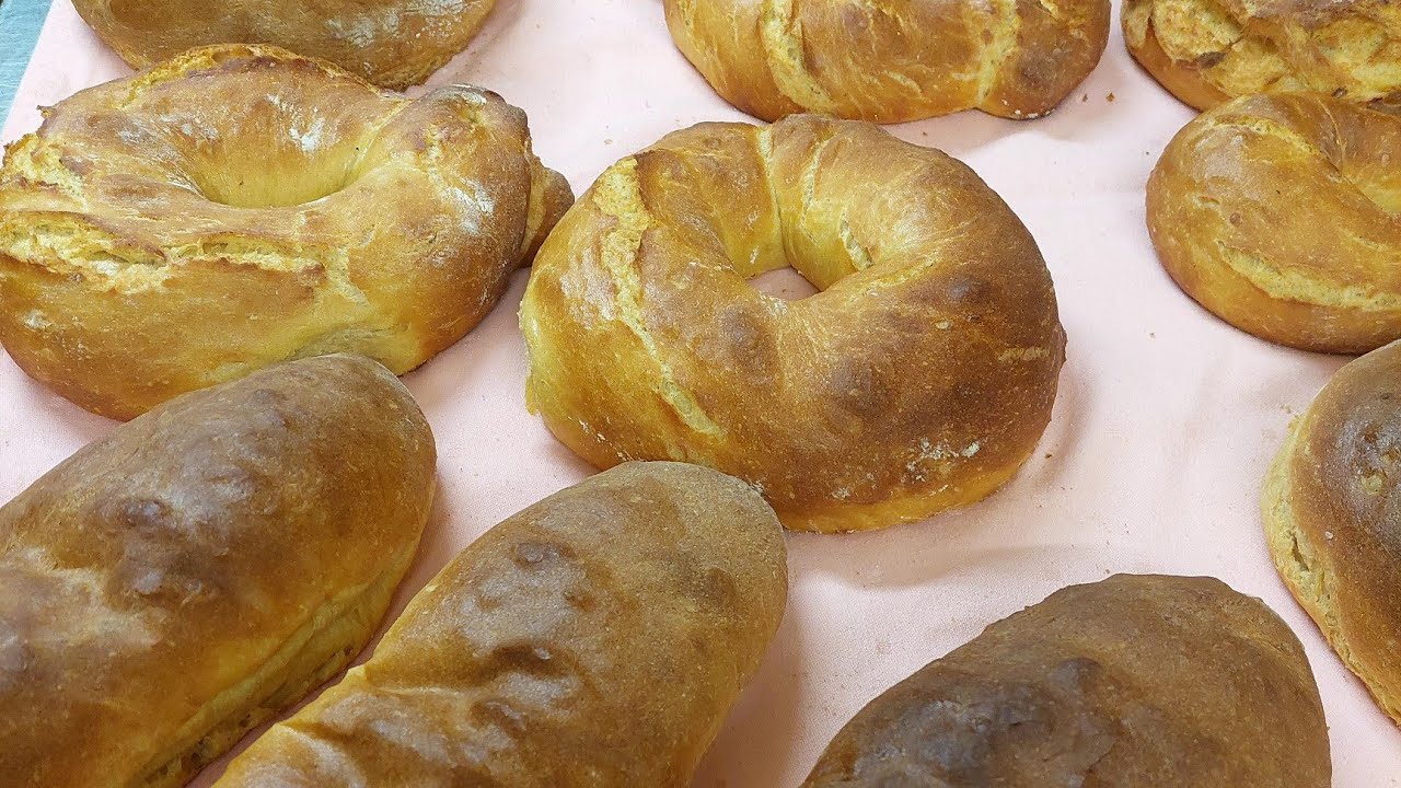 Rosquilhas e maias de pão caseiro.Tradicional de São Vicente