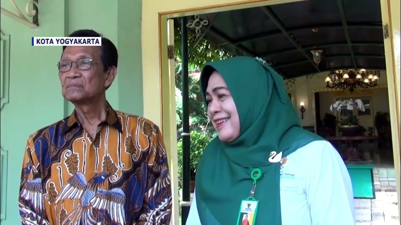 SRI SULTAN HB X TUNAIKAN ZAKAT DI KEPATIHAN