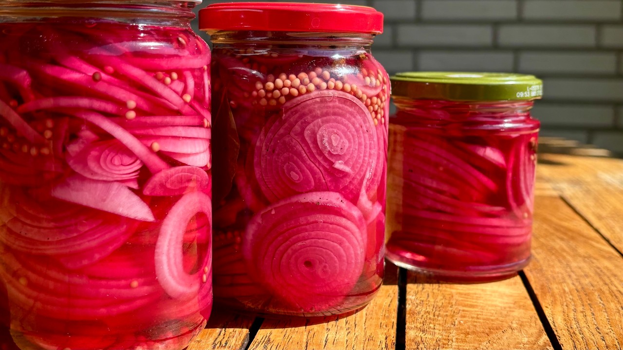 Zwiebeln einlegen rote Zwiebeln süß sauer einkochen Omas Rezept einfacher als Perlzwiebeln