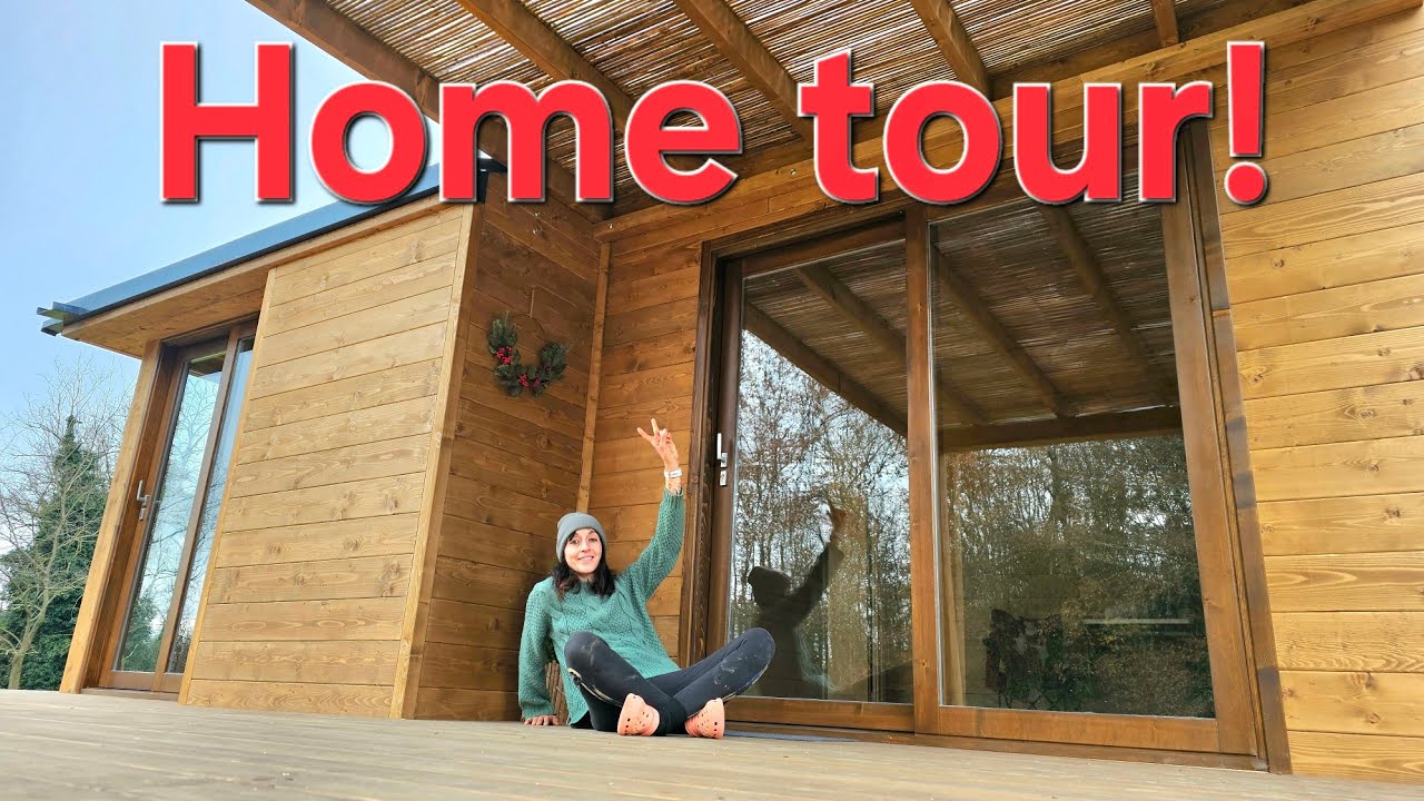 Vi portiamo dentro la nostra casa di legno nel bosco - ecco com'è fatta!