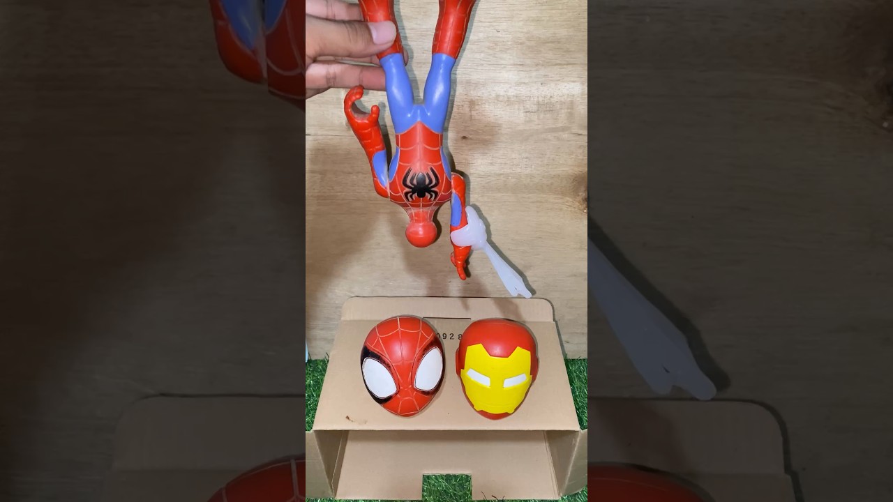 Выбирает голову Человека-паука #marveltoys #superhero #fypp