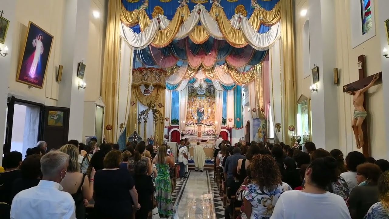 Vena Media MADONNA DELLE GRAZIE festa 2022. Entrata in chiesa dei Sacerdoti e della Confraternita.
