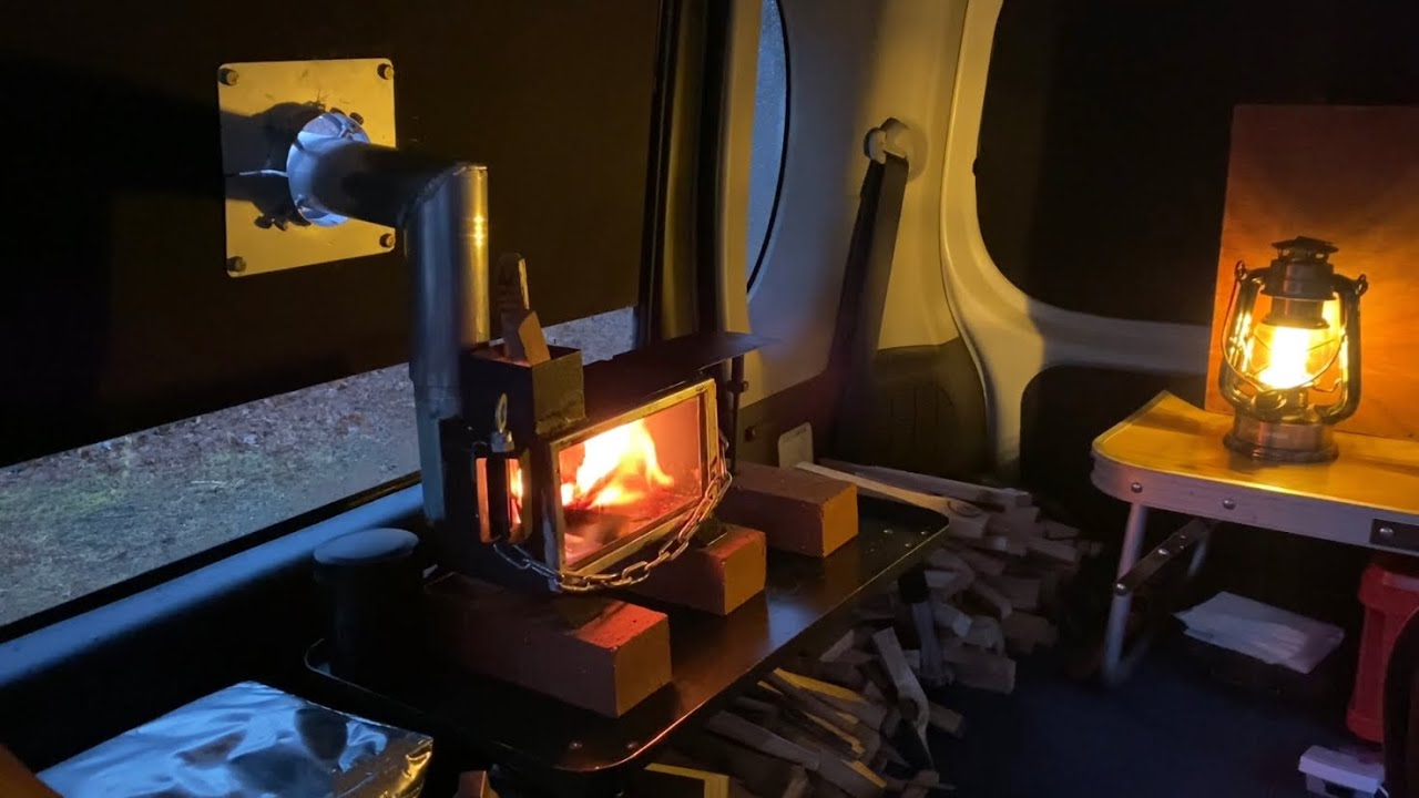 【雪中】軽自動車で薪ストーブ車中泊してきたよ！Wood stove in the car