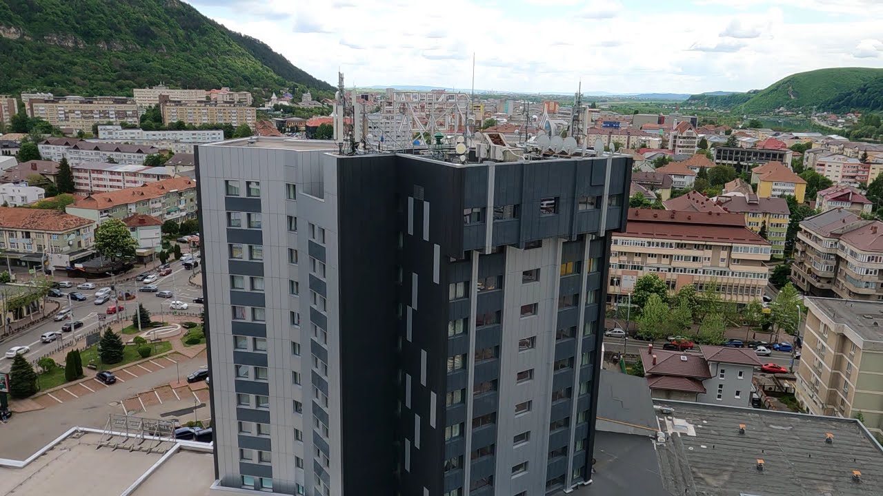 Piatra-Neamț. Orașul văzut din telegondolă. 4K 60fps