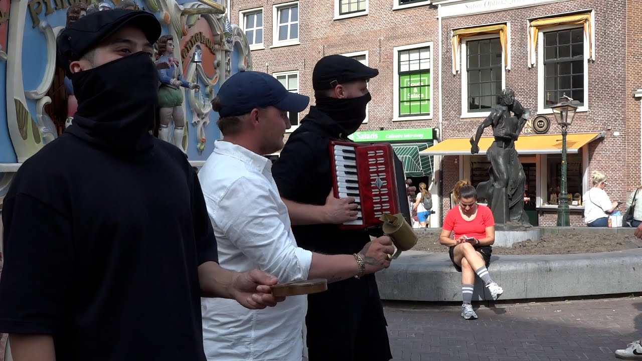 Leidse orgelman speelt TikTok-hit ‘Viraal’ van Straatorgel
