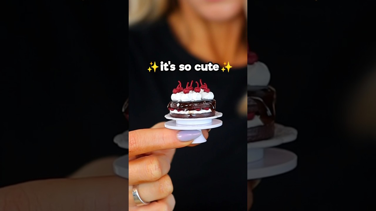 World&rsquo;s Smallest Cake!