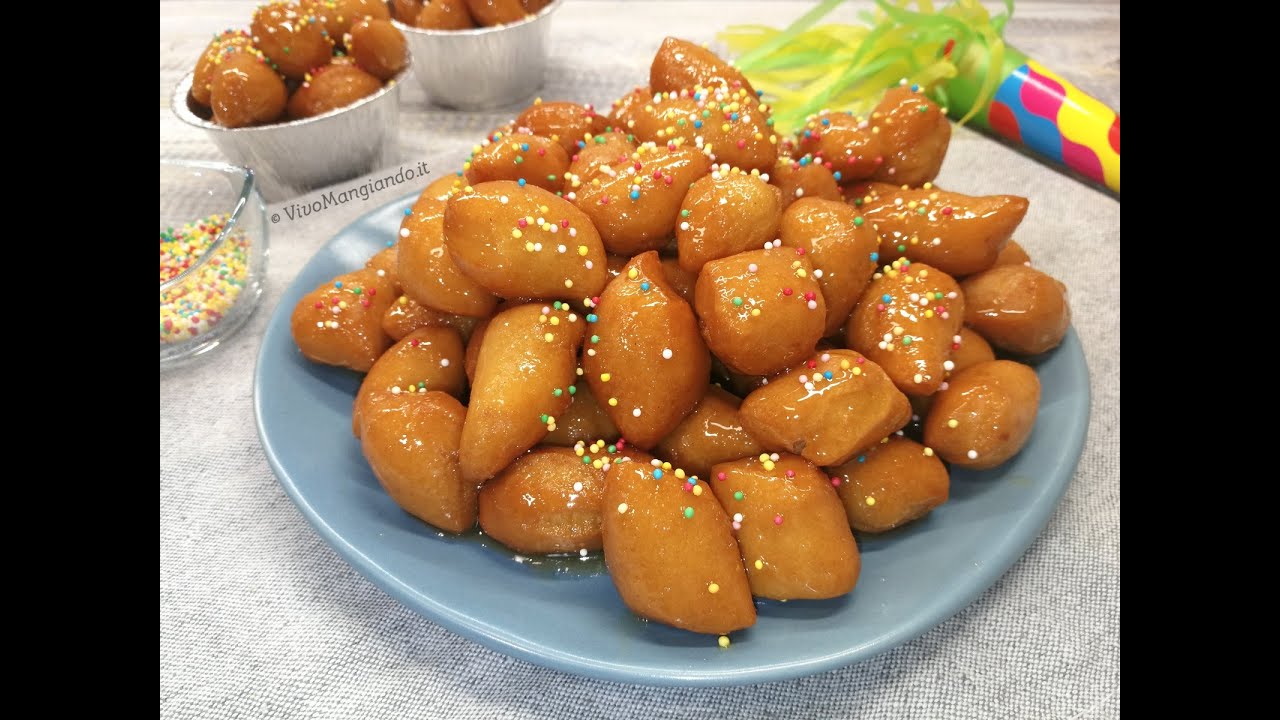 Pignolata al miele siciliana, dolce di Carnevale