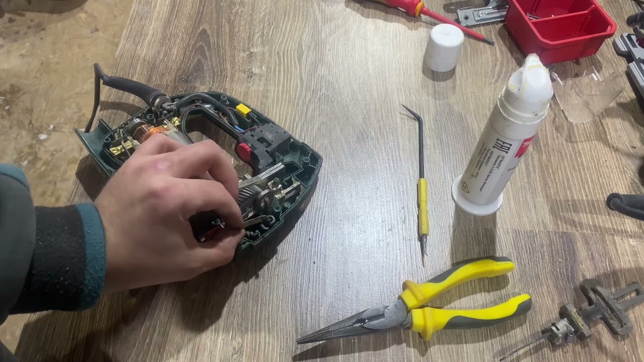 Ремонт лобзика METABO STEB 70.Замена пилкодержателя