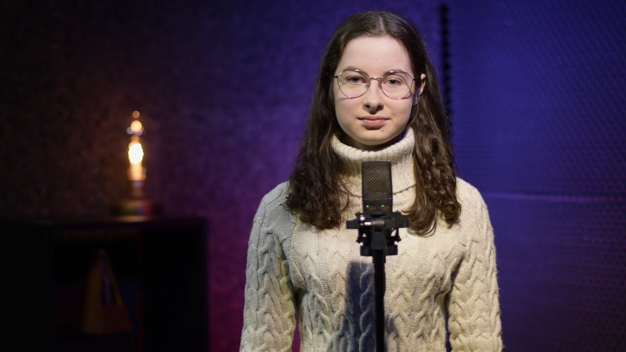 Karolina Pietrasz | Dziewczyna z granatem