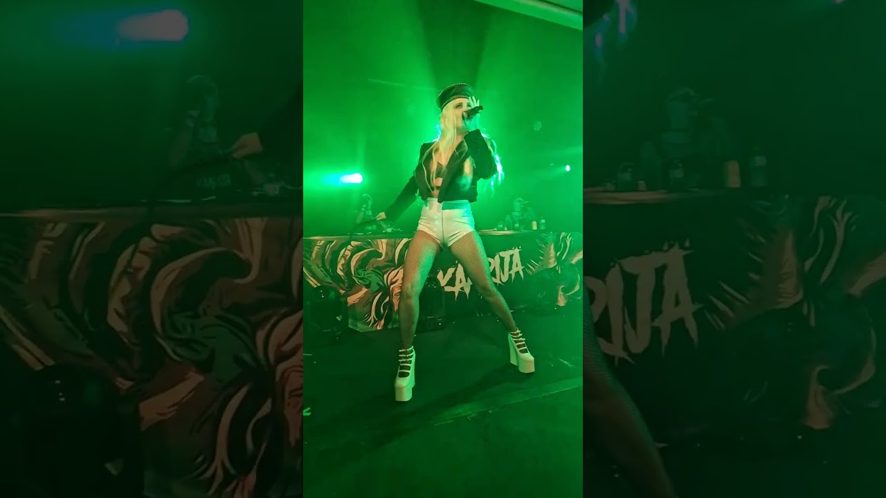 Käärijä and Erika Vikman - Ruoska (Backstage by the Mill, Paris - 15/10/2024)