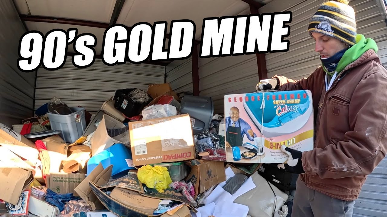 This ABANDONED Storage Unit Has EVERYTHING! - Look Inside!