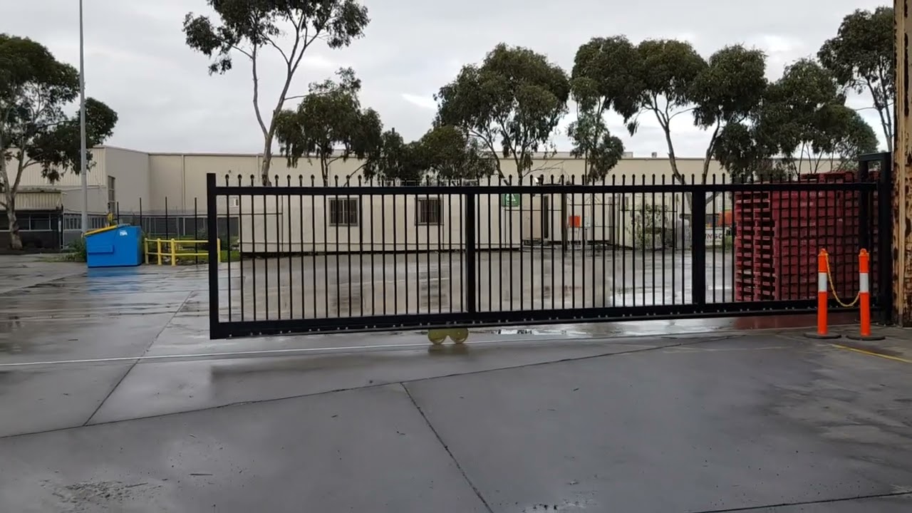GLOBAL ACCESS - TOUSEK TPS20 Sliding Gate Motor On Long Gate