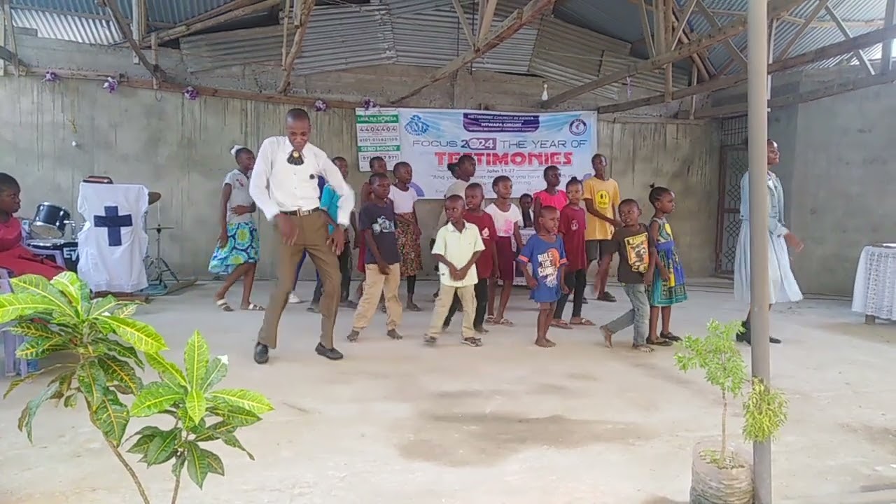 ROSE MUHANDO FT DJ KEZZ_-_BADILIKA (OFFICIAL VIDEO DANCE) FLAMING CREW DANCERS