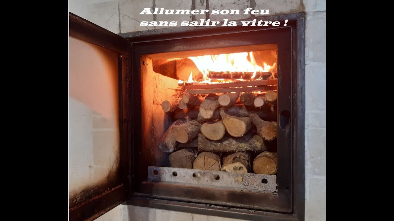 Comment allumer son feu sans salir la vitre avec les fumées