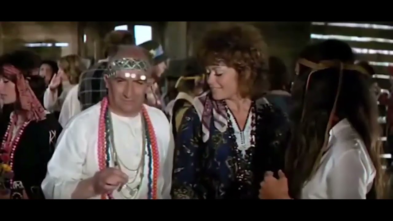 LE GENDARME EN BALADE (1970) - Les gendarmes débarquent chez les hippies
