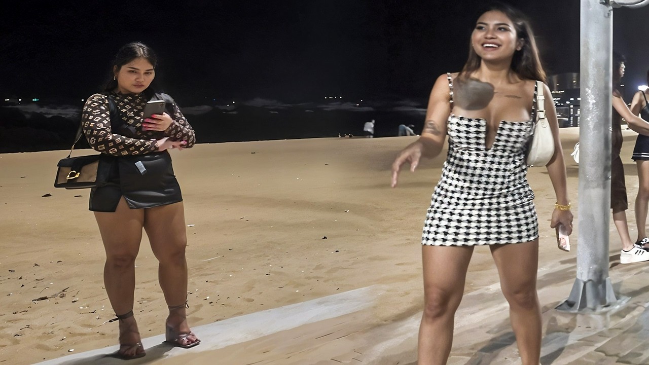 Beach Road Pattaya Moments, Cozy Locals! 2026