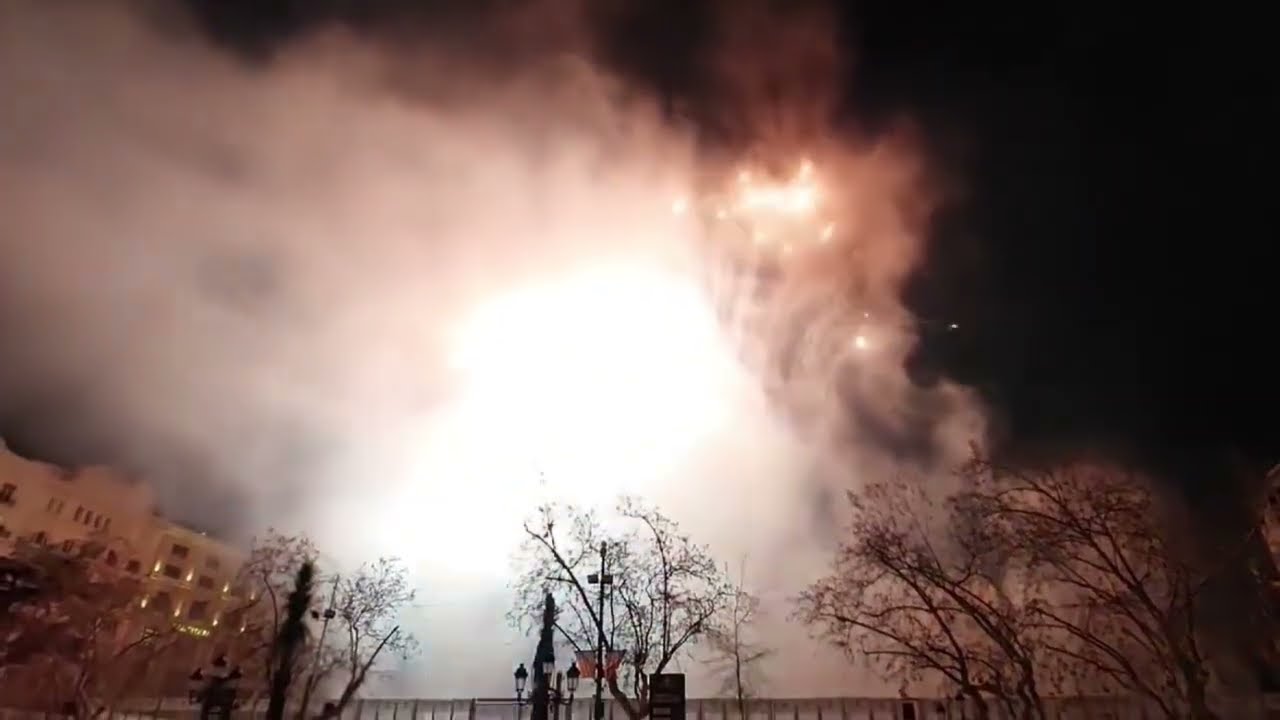 Fireworks  Show 2026 piazza del Municipio di Valencia eseguita della Pirotecnia Del Bierzo Pibierzo