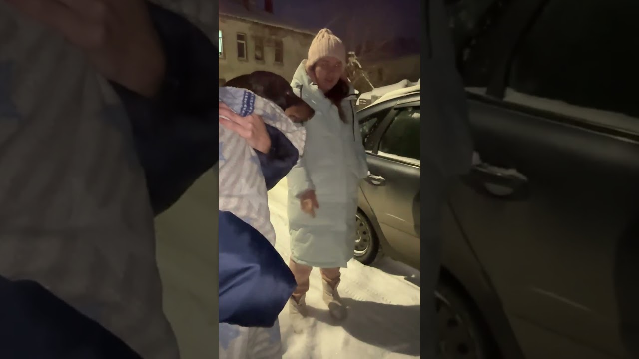 Его выкинули из поезда на вокзал 🥺