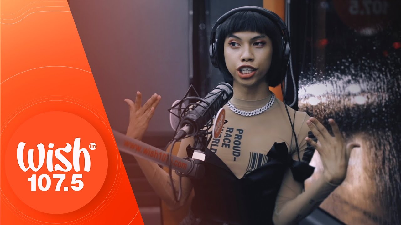 mimiyuuuh performs &ldquo;DYWB (Drink Your Water Bhie)&rdquo; LIVE on Wish 107.5 Bus