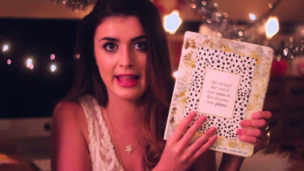 What's In My School Bag? | College Edition