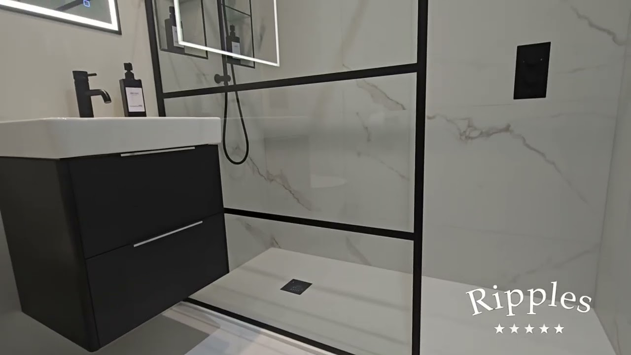 A bathroom of dreams. This marble bathroom with black fittings are the dream luxury bathrooms 🖤☁️