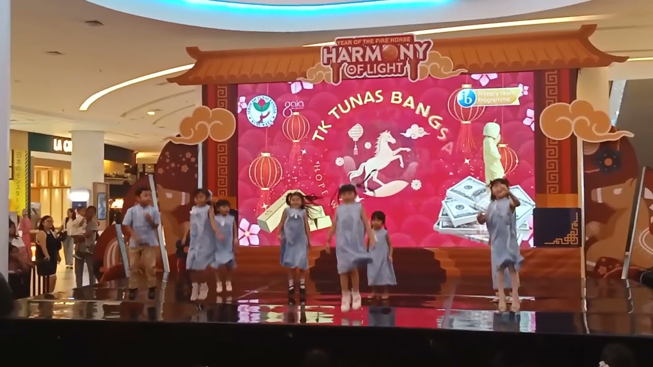 Acara TK tunas Bangsa anak musik Imlek dance perfrmnce di center atrium gaia bumi raya city mall 