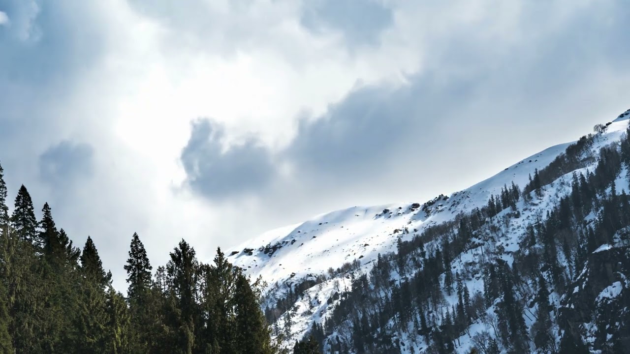 Snow Mountain 4K Live Wallpaper - Immerse Yourself in Majestic Alpine Beauty