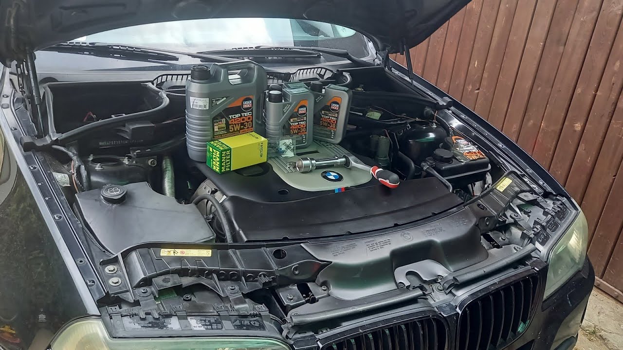 Wymiana oleju w BMW X3 E83.