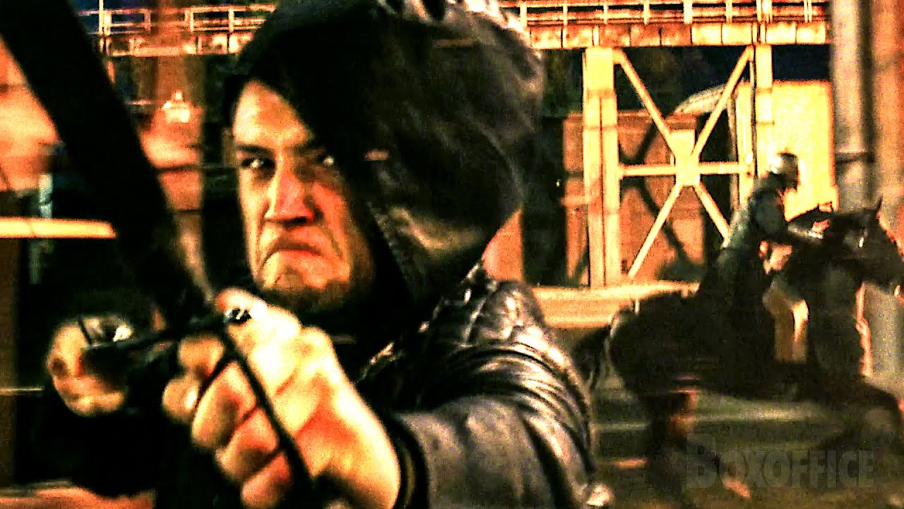 Robin Hood salva a Lady Mariane (persecución épica) | Robin Hood: Orígenes | Clip en Español