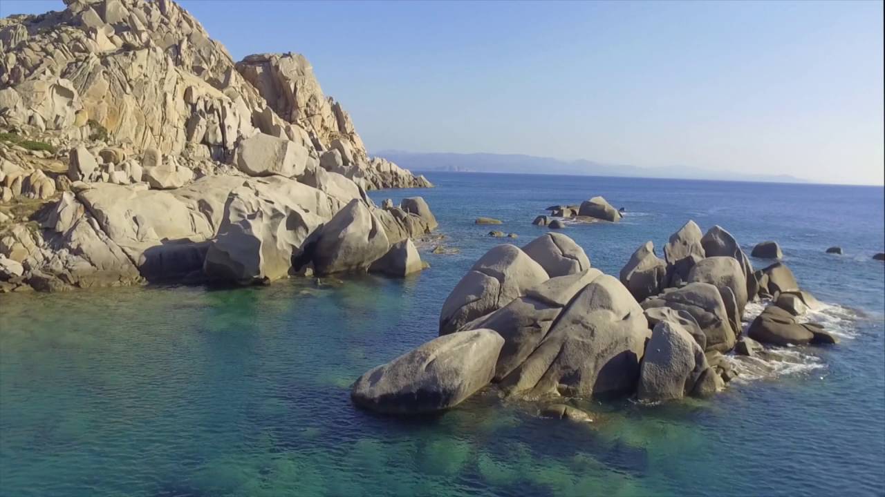 Sardegna vista dal drone, cerde&ntilde;a vista desde un drone.