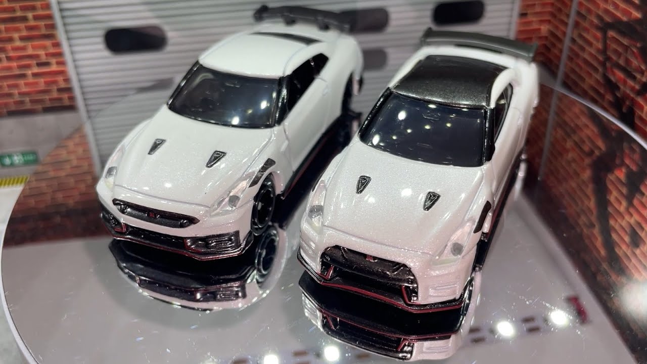 TOMICA Nissan GT-R R35 Nismo - 2017 vs. 2024 Model Comparison - 1/64 Diecast Cars