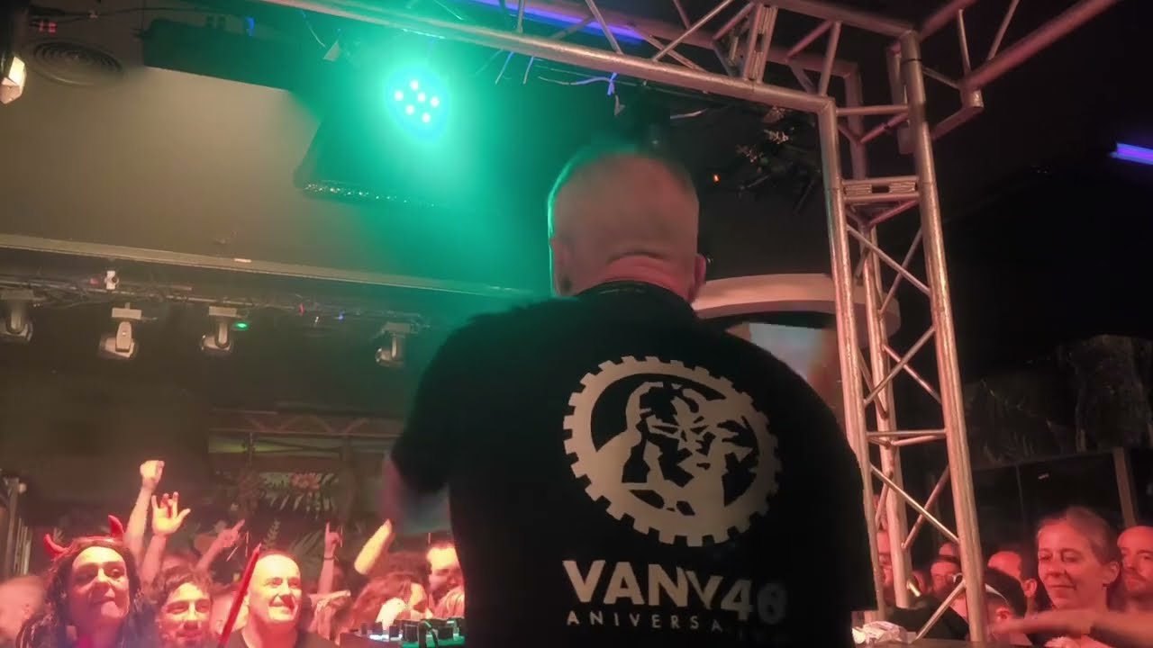Pepo dj 40 aniversario van vas