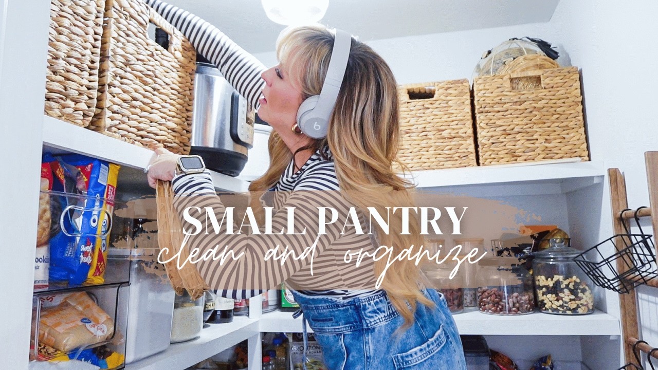 PANTRY CLEAN AND ORGANIZE // SMALL PANTRY ORGANIZATION // CHARLOTTE GROVE FARMHOUSE