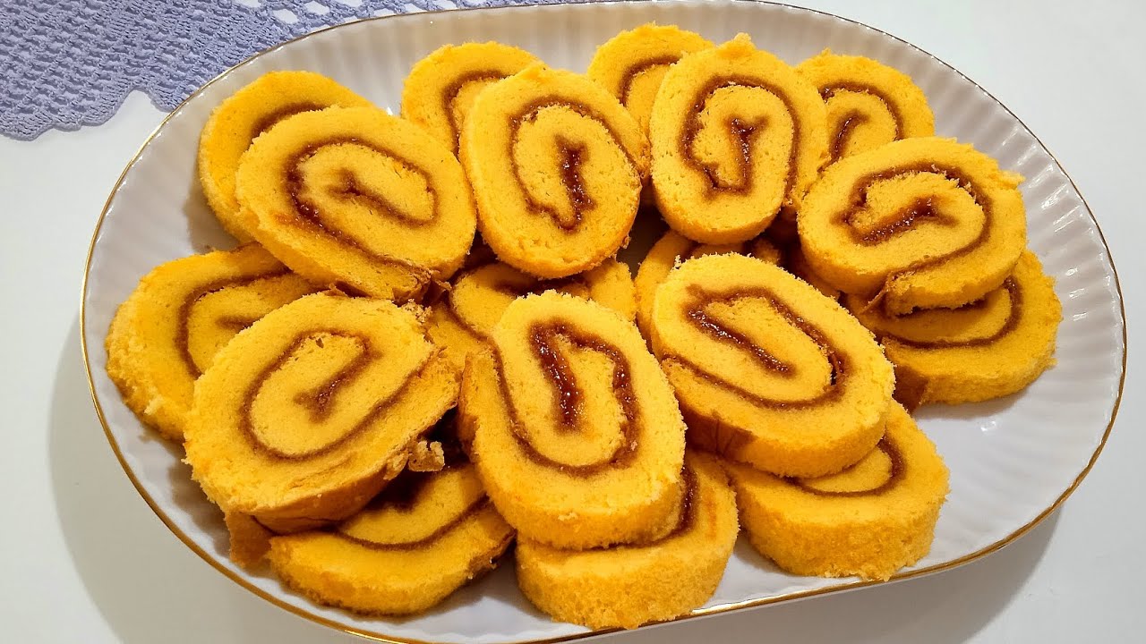 Rolat sa džemom - jeftin kolač po receptu naših baka 💥 Od domaćih jaja i domaćeg pekmeza od šipka 🥰