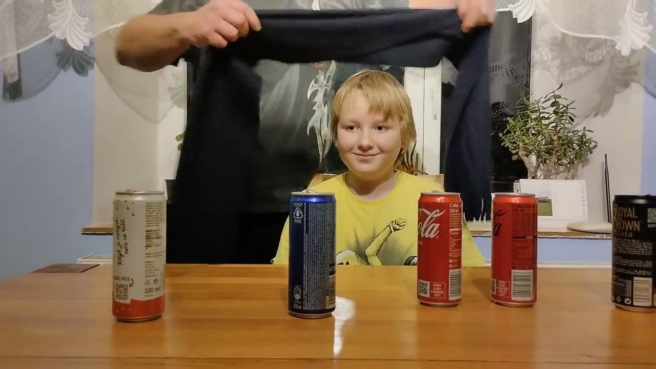 Ochutnáváme různé pití po slepu.