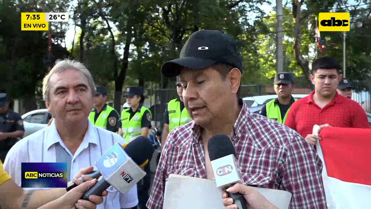 Postulantes a Academil protestan contra reducci&oacute;n de cupos