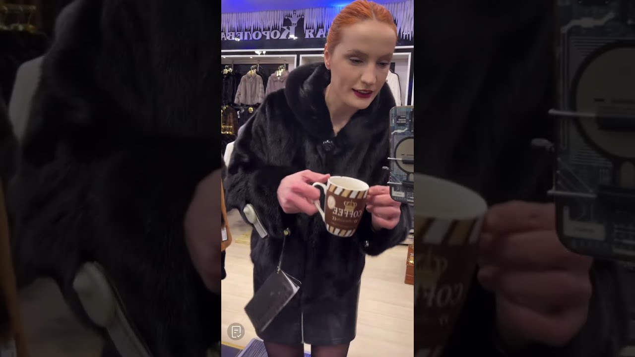 РЫЖЕНЬКАЯ МИЛЕНЬКАЯ ДЕВОЧКА В КОЖАНОЙ ЮБКЕ И ЧЁРНЫХ КОЛГОТКАХ / МЕРЯЕТ ШУБКИ #2026 #колготки 