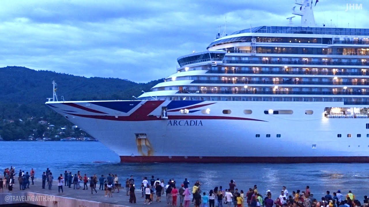 Serasa di Luar Negeri Ratusan Turis Turun dari Kapal Pesiar MV Arcadia untuk Berwisata