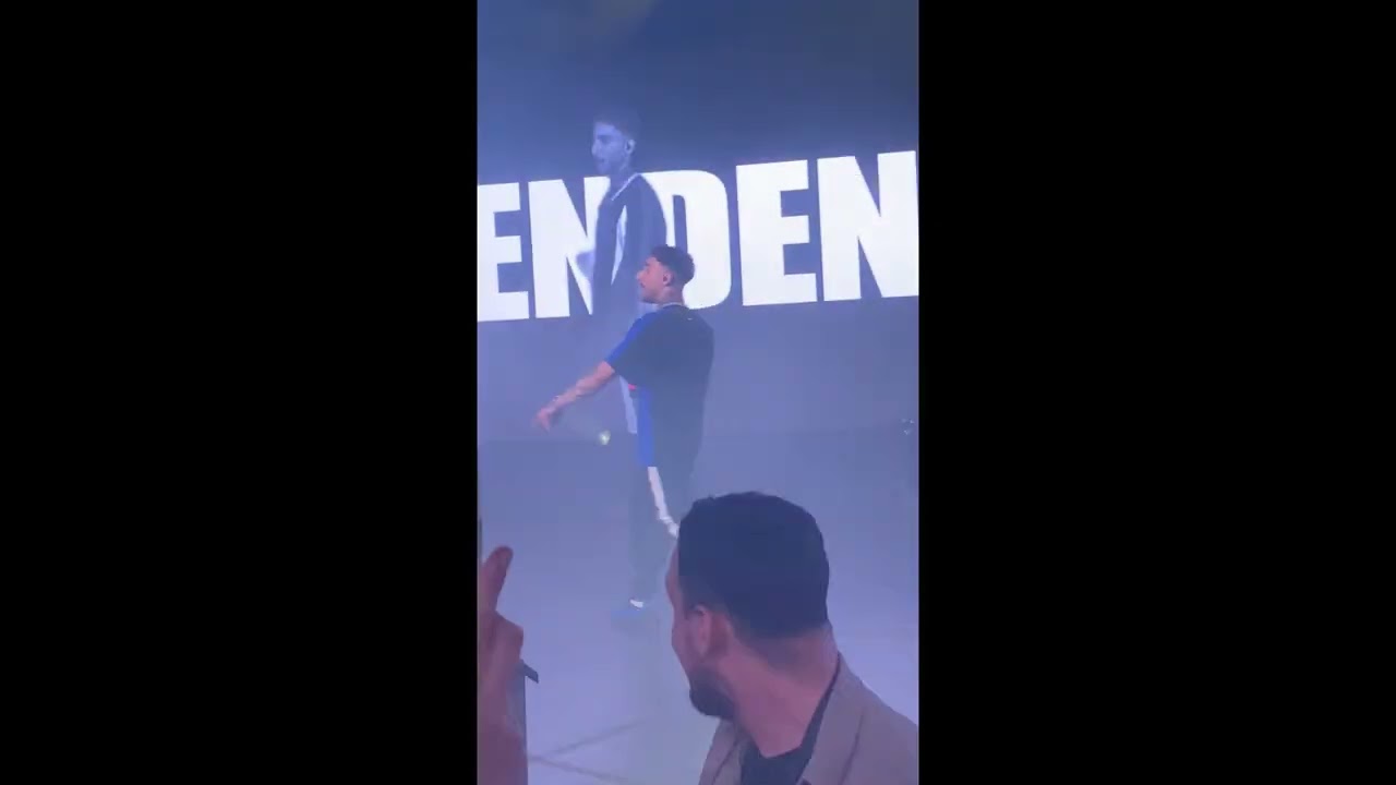 UZİ-NEON SAHNE GİRİŞİ(BOSTANCI KONSER)