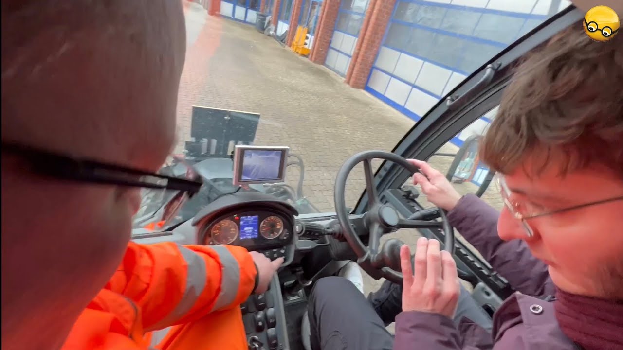 Testfahrt mit einer Kehrmaschine: Unterwegs auf dem Betriebshof Hameln