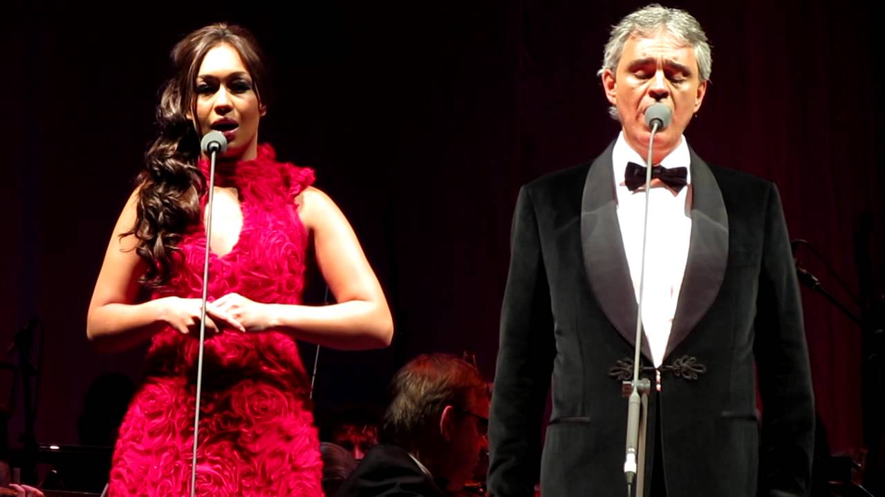 Andrea Bocelli & Rebecca Ferguson - Can't help falling in love (live at O2 Arena, London)