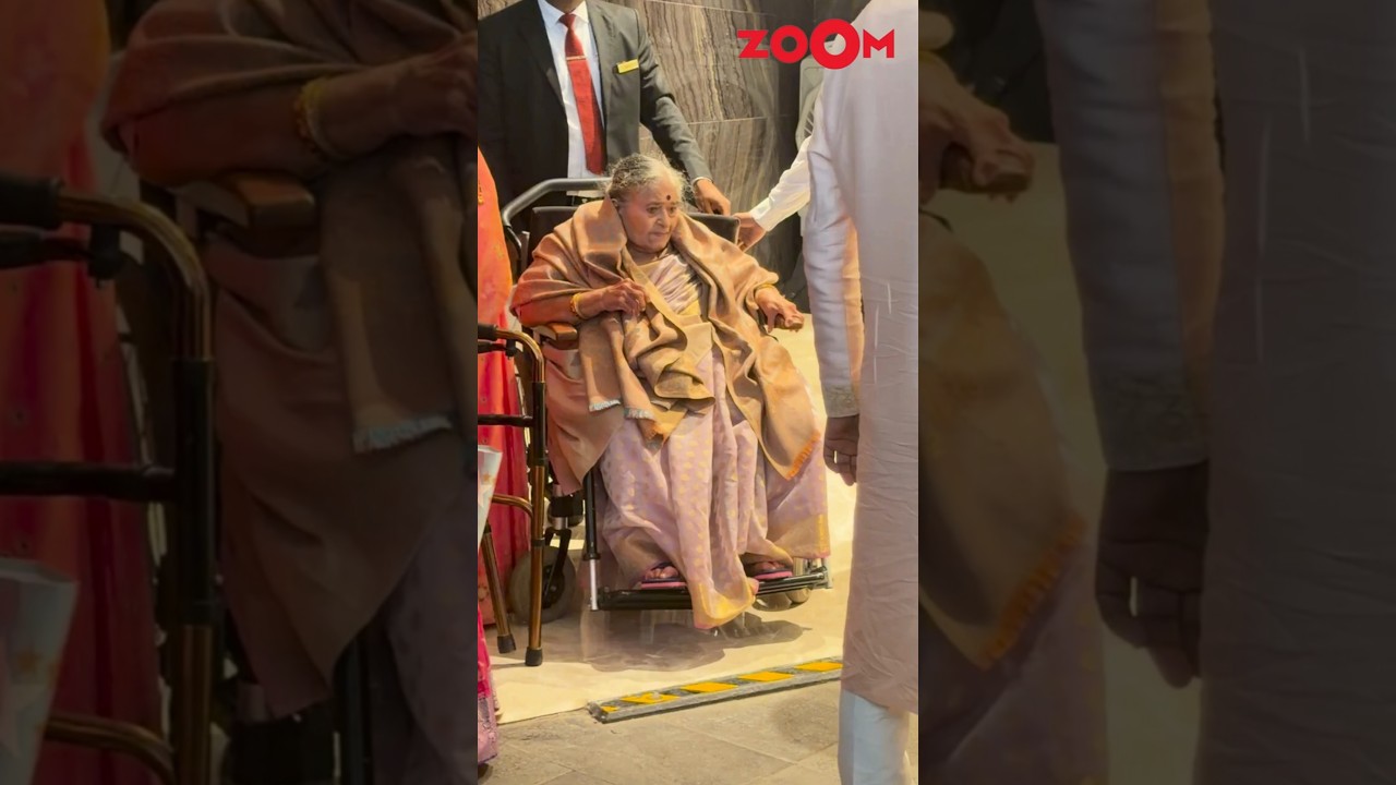 Sachin Tendulkar's mom LEAVES the venue after attending grandson Arjun's wedding #shorts