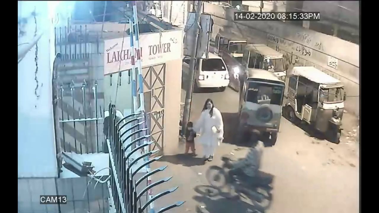 Snatching on gunpoint in Karachi